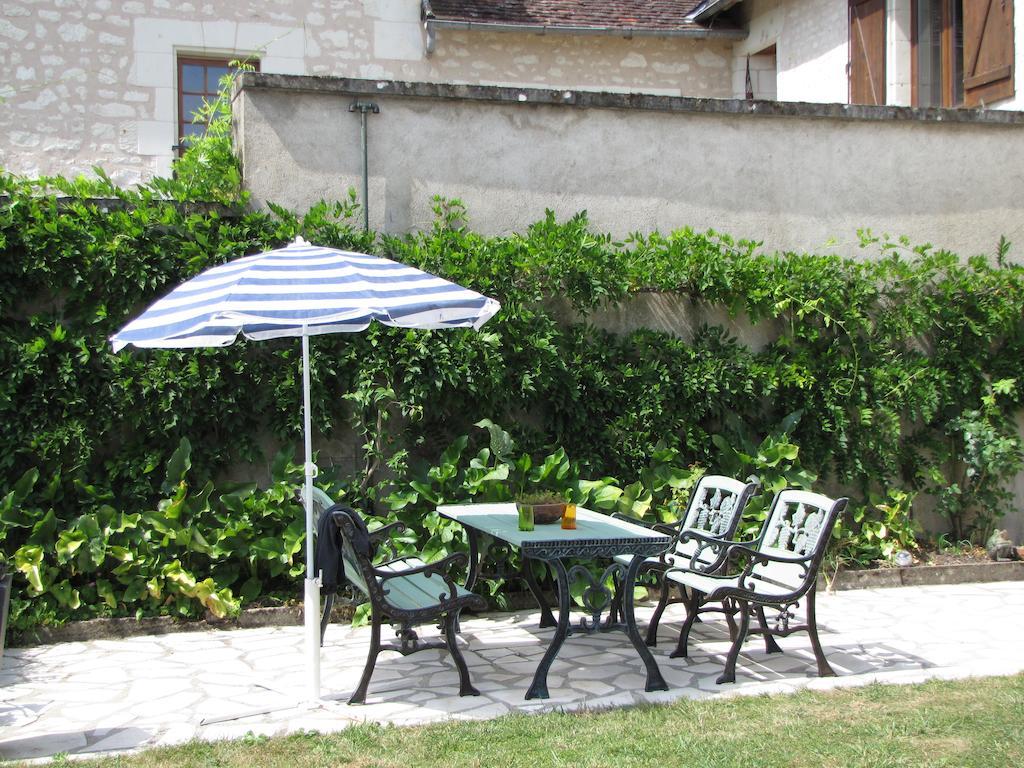 La Tourelle Des Echelles Acomodação com café da manhã Lésigny Exterior foto